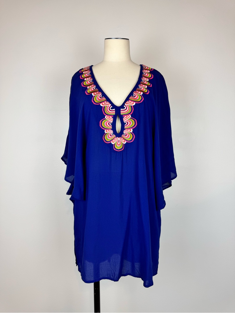 Trina Turk Women Blue Lightweight Embroidered Swim Cover-up size Medium